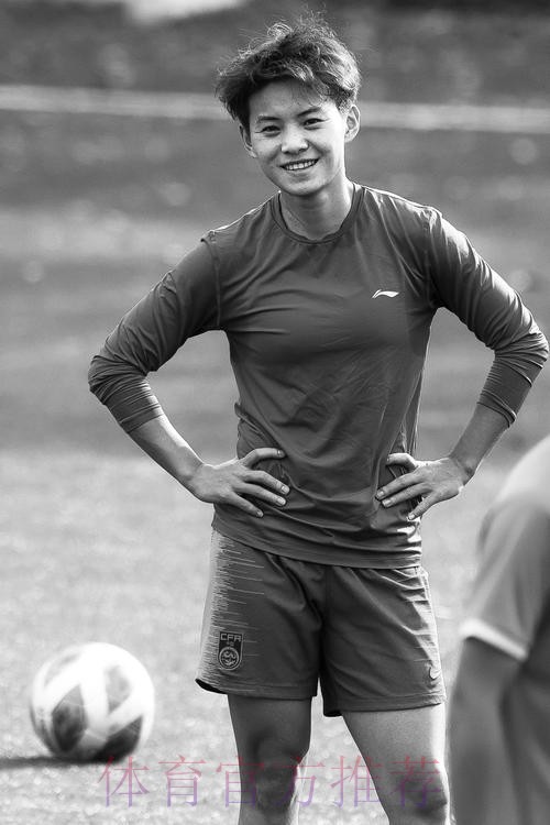 新华社:王霜在“大巴黎”的大梦想——欧洲的舞台,我一定好好把握住 新华社:王霜在“大巴黎”的大梦想——欧洲的舞台,我一定好好把握住